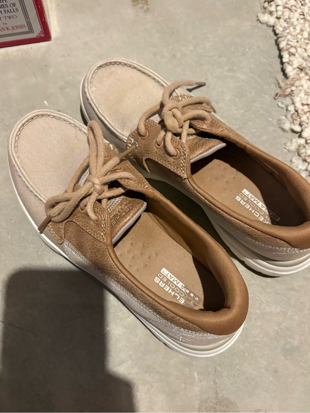 Skechers boys/men Two-Tone Tan & Cream Lace-Up Moccasins size 6